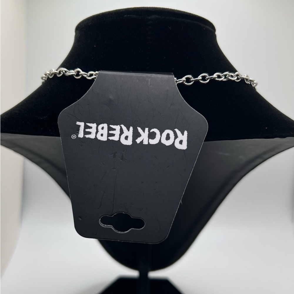 Rock Rebel Skull Key Necklace - Picture 3 of 11